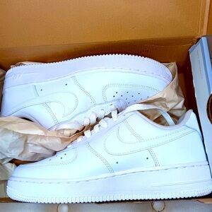 White Nike Airforce 1’s.